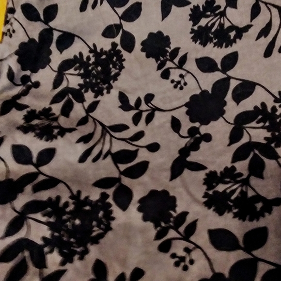 St. John's Bay Taupe and Black Front Zip Cotton Spandex Floral Crop Pants 20W - Picture 4 of 6